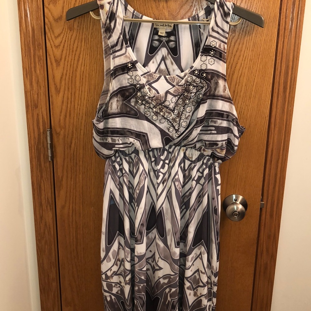 Women’s knee length dress size XL sleeveless